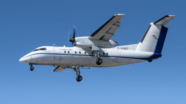 de Havilland Dash 8-200 (C-GQBT) - Ambulance air service of Gouvernement du Quebec few secondes before landing.