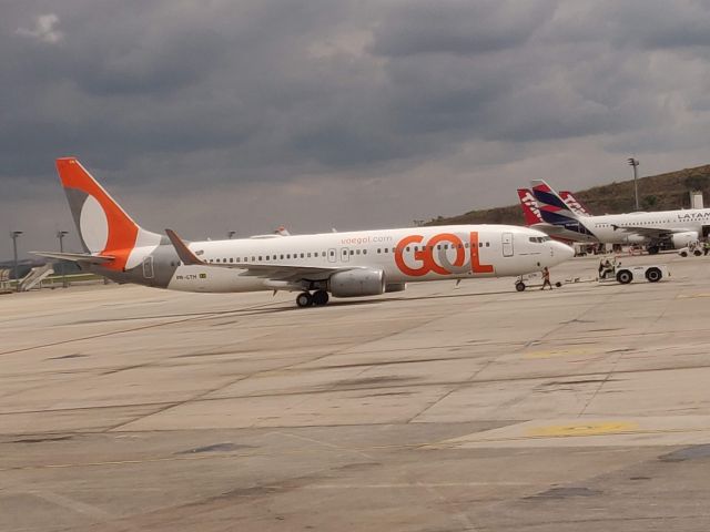 Boeing 737-700 (PR-GTH) - In Pushback...