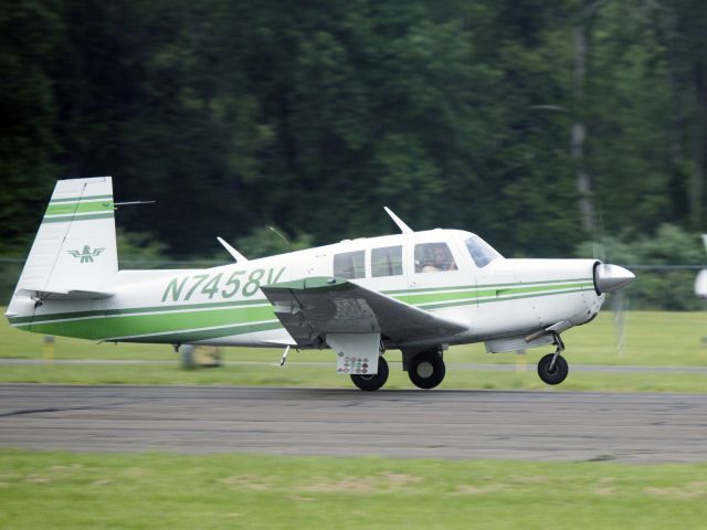 Mooney M-20 (N7458V) - 17 June 2015.