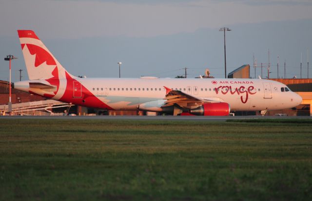 Airbus A320 (C-GFDU)