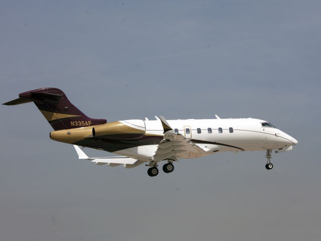 Bombardier Challenger 300 (N335AF)