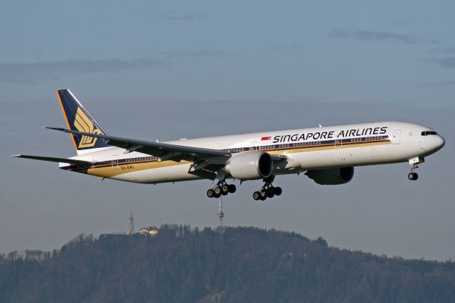 BOEING 777-300 (9V-SWL)