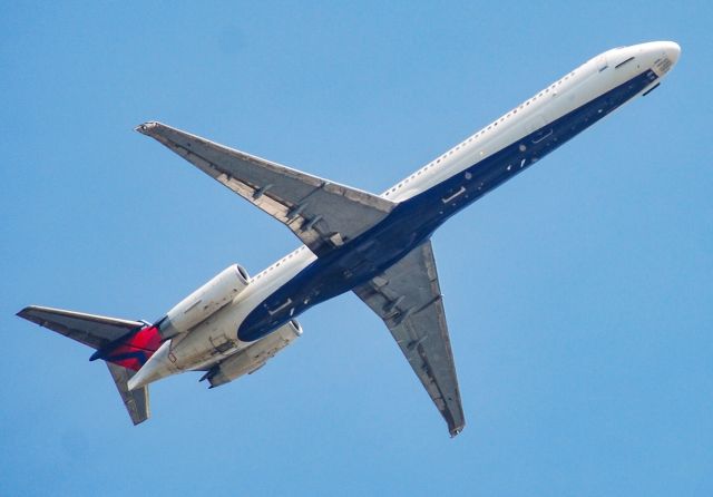 McDonnell Douglas MD-88 (N988DL)