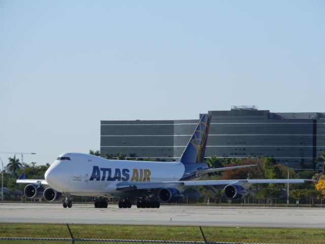 Boeing 747-400 (N492MC)