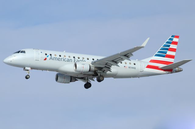 Embraer ERJ 175 (N114HQ)