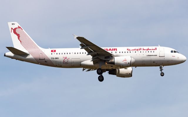 Airbus A320 (TS-IMU)