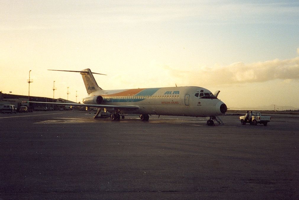 McDonnell Douglas DC-9-30 — - ALM DC9-32 archief 1988