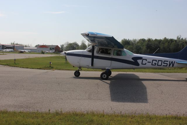 Cessna 152 (C-GDSW) - Cessna 172-N Skyhawk C-GDSW Aéroport de Lachute CSE4 QC. 25-08-2018