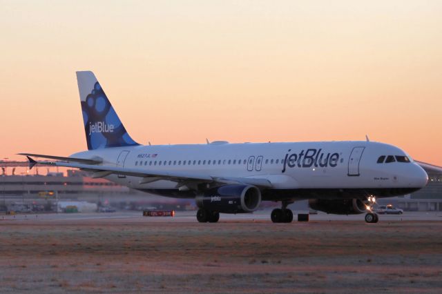 Airbus A320 (N527JL) - "Blue Bayou" (01-22-2011)