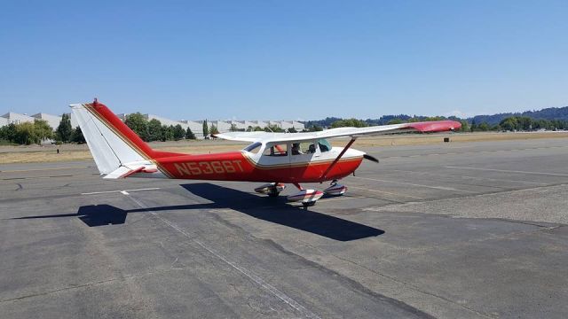 Cessna Skyhawk (N5366T) - Ready to taxi for departure 