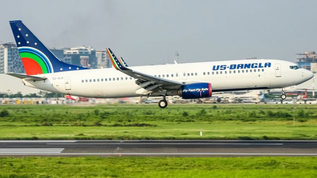 Boeing 737-700 (S2-AJG)
