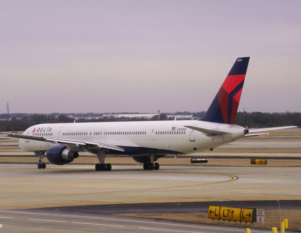 BOEING 757-300 (N594NW)