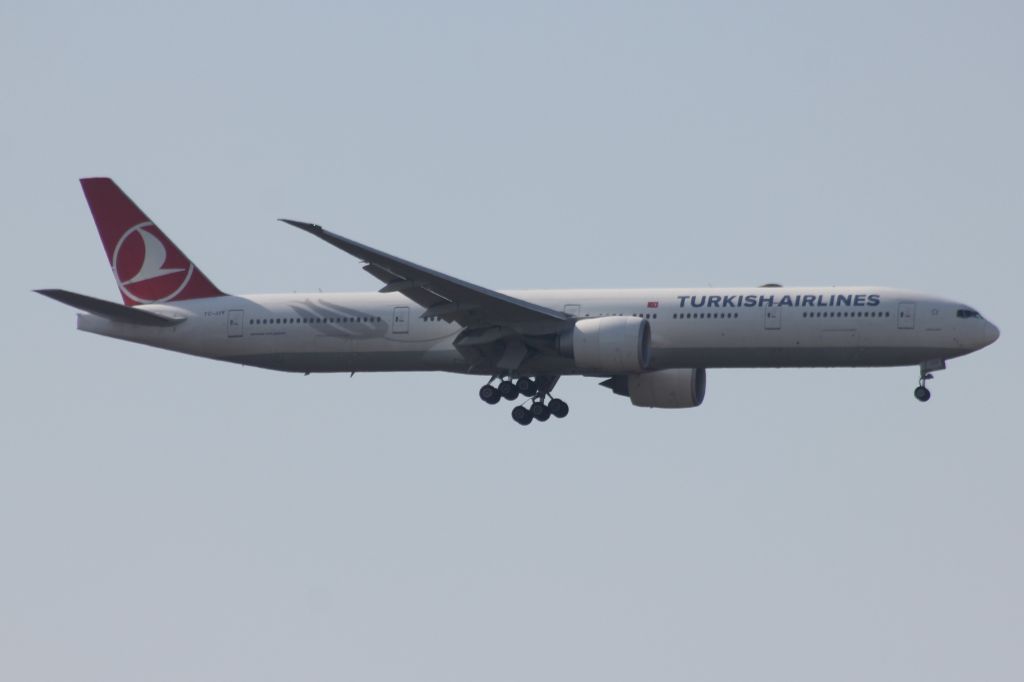 BOEING 777-300ER (TC-JJY)