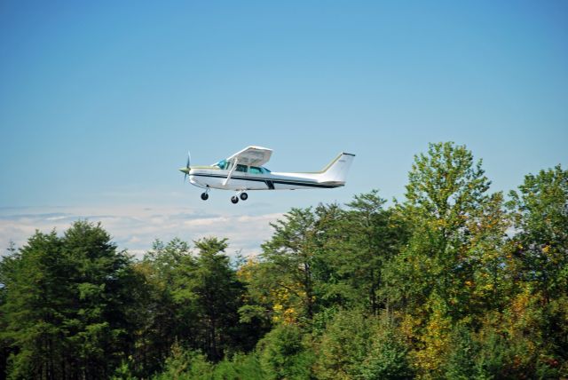 Cessna Skyhawk (N5209V)