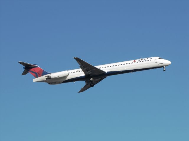 McDonnell Douglas MD-88 (N965DL)