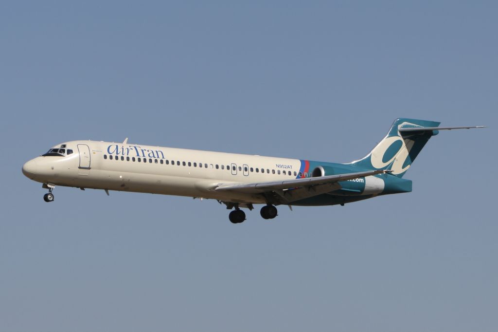 Photo of TRS Boeing 717-200 (N952AT) - FlightAware