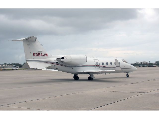 Learjet 60 (N384JW) - A very fast and powerful business jet.