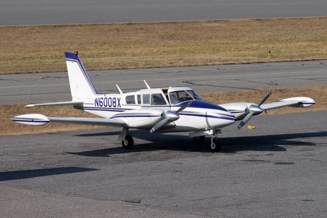 Piper PA-30 Twin Comanche (N6008X)