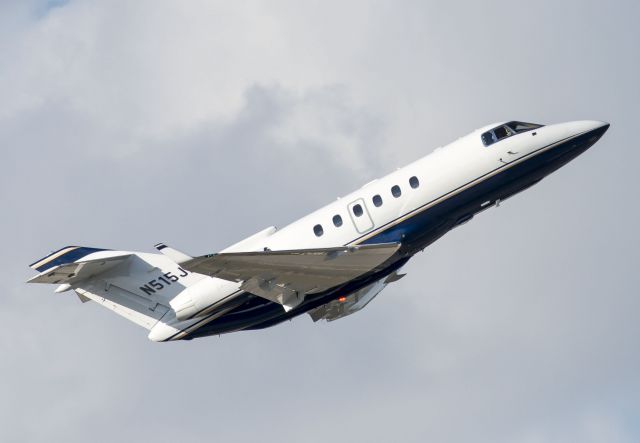 Hawker 800 (N515JM)