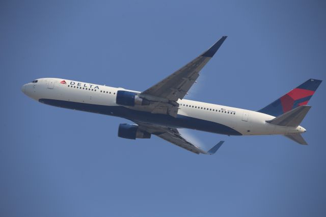 BOEING 767-300 (N171DN)