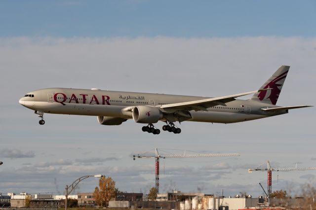 BOEING 777-300ER (A7-BEF) - 31st October, 2023: Flight QR 763 from Doha on short finals to runway 24L at Montréal-Pierre Elliott Trudeau International Airport.
