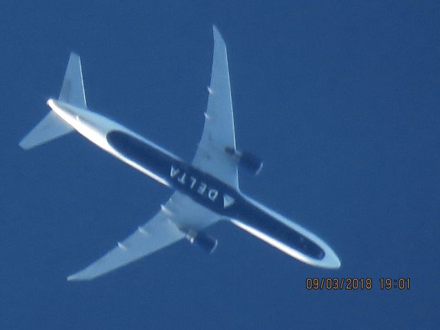 BOEING 767-400 (N832MH)