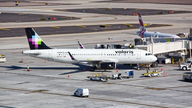 Airbus A320 (XA-VLF)