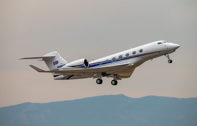 Gulfstream Aerospace Gulfstream G500 (N968UD) - University of Dubuque Gulfstream G500 departing BZN