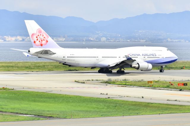 Boeing 747-400 (B-18212)