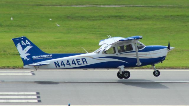 Cessna Skyhawk (N444ER)