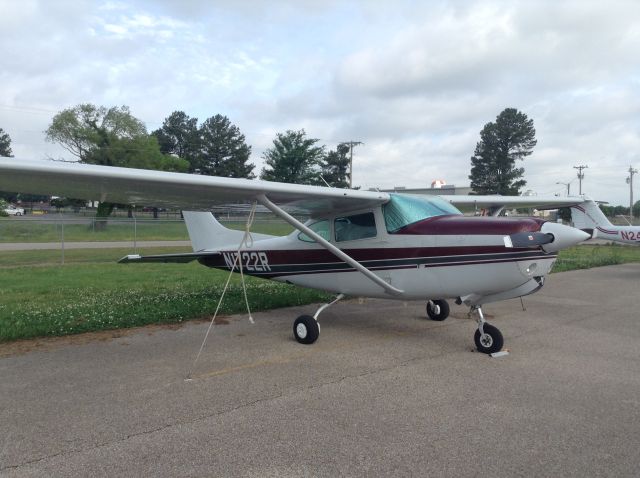 Cessna Skylane RG (N1722R)