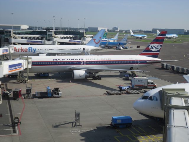 BOEING 767-300 (PH-MCL) - Retro livery of Martinair, nevertheless KLM decided to focus on Cargo only with Martinair, so those Boeing 767 were all phased out