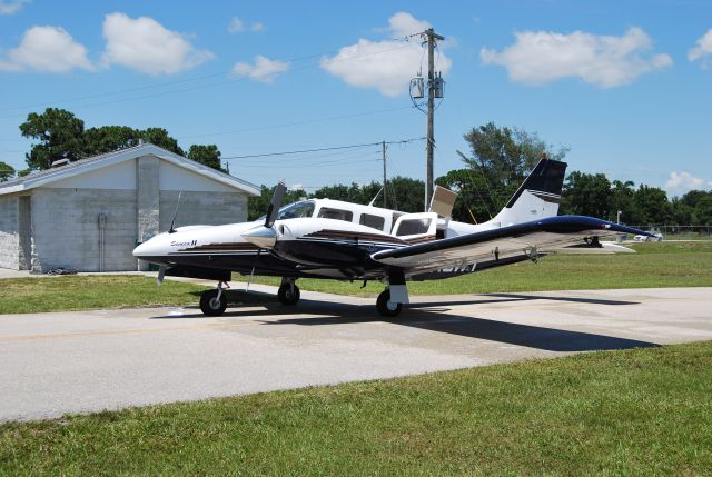Piper Seneca (N719WT)