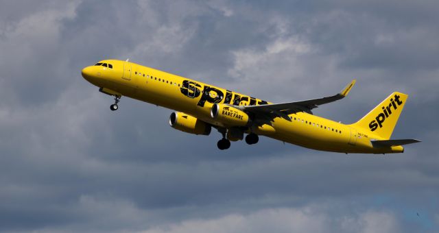 Airbus A321 (N673NK) - Shortly after departure is this 2017 Spirit Airlines Airbus A321-231 in the Summer of 2020.