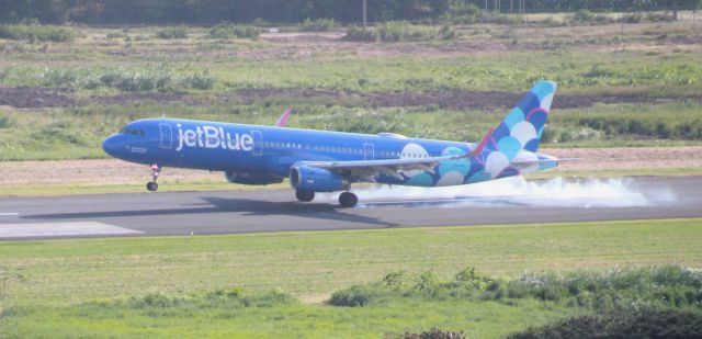 Airbus A321 (N957JB)