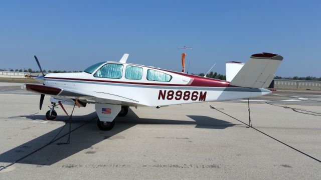 Beechcraft 35 Bonanza (N8986M) - 1964 BEECH S35 VISITING