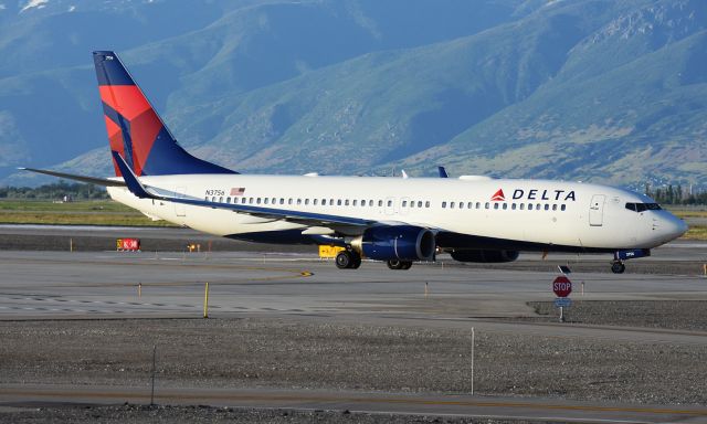 Boeing 737-800 (N3756)