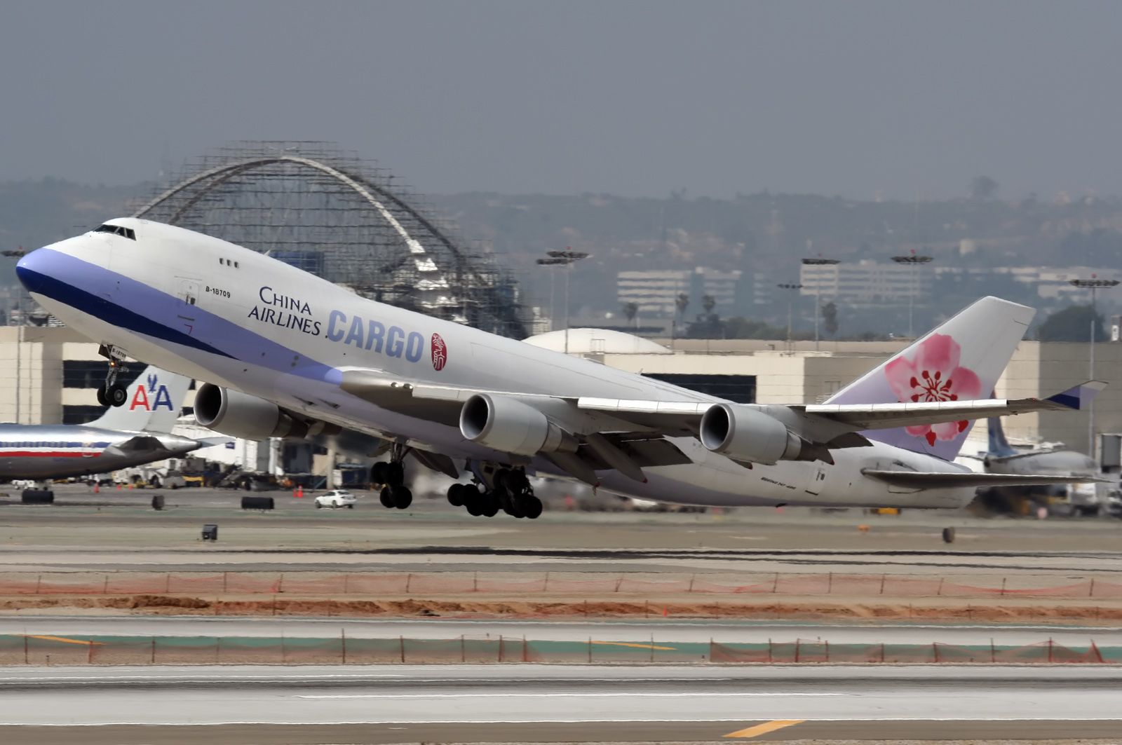 Boeing 747-400 (B-18709)