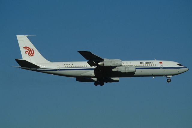 Boeing 707-300 (B-2414) - Final Approach to Narita Intl Airport Rwy16 on 1990/09/16