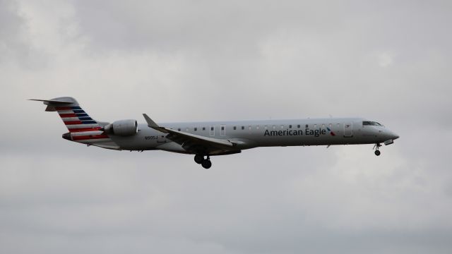 Canadair Regional Jet CRJ-900 (N905J)