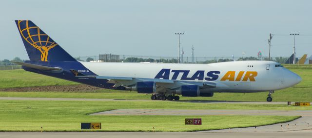 Boeing 747-400 (N496MC)