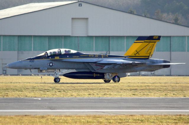 McDonnell Douglas FA-18 Hornet (16-6661) - US Navy F/A-18F Super Hornet(AC-100)br /br /CAG bird for The "Fighting Swordsmen" of Strike Fighter Squadron THIRTY-TWO (VFA-32) based at NAS Oceana.