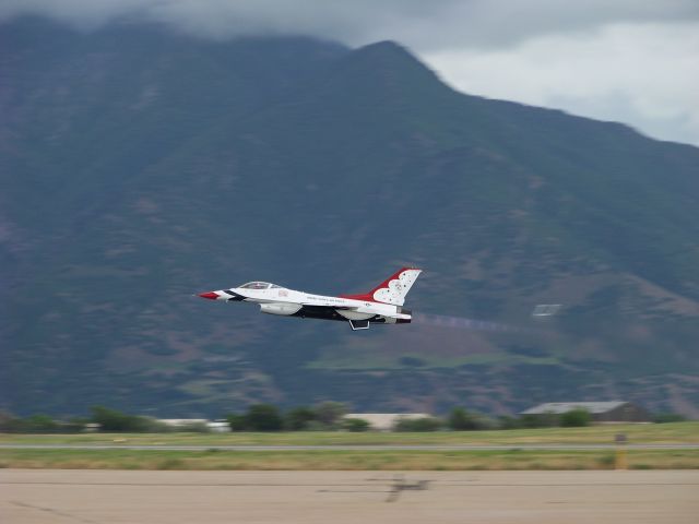 Lockheed F-16 Fighting Falcon —