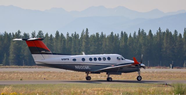 Beechcraft Super King Air 200 (N600ML)