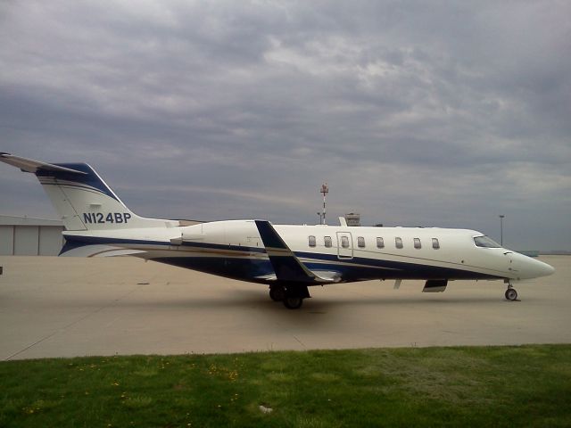 Learjet 45 (N124BP)