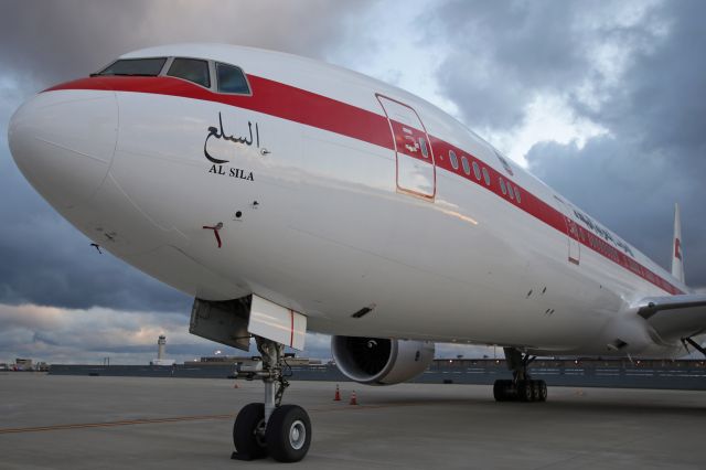 BOEING 777-300ER (A6-SIL) - A Boeing 777-35R from the United Arab Emirates seen on Pad-3 on 8 Nov 2019.