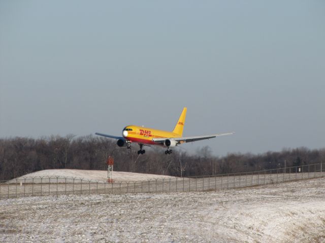 BOEING 767-200 (N793AX)