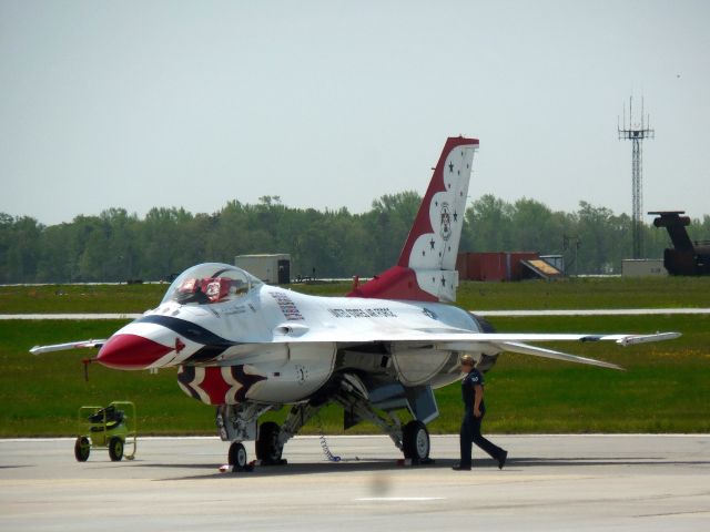 Lockheed F-16 Fighting Falcon (92-3896)