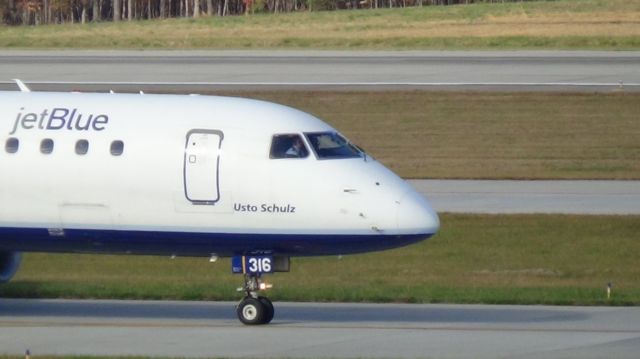 Embraer ERJ-190 (N316JB) - jetBlue 886 departing to New York JFK at 10:34 A.M.  Taken November 29, 2015.  