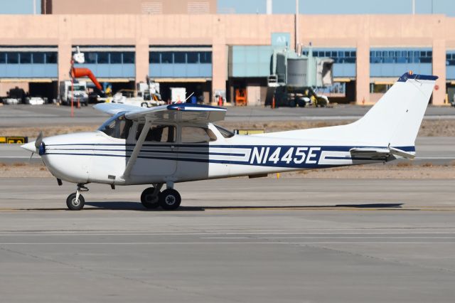 Cessna Skyhawk (N1445E)